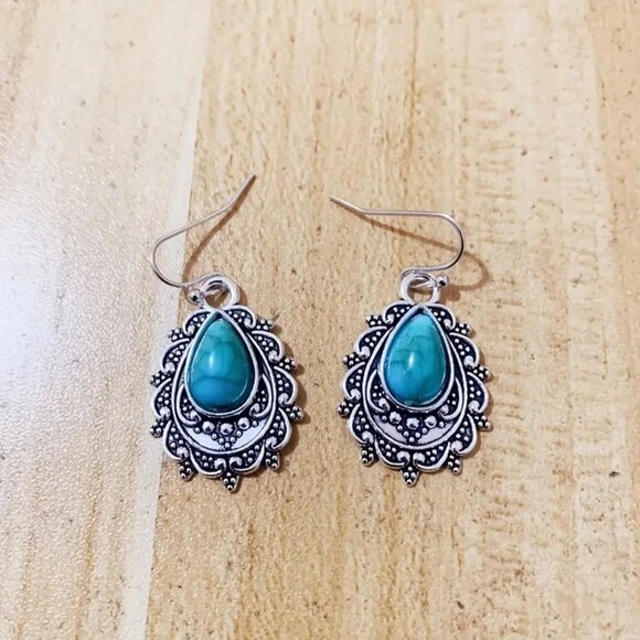 (5/$25 SALE ✅) Bohemian Jewels Vintage Drop Turquoise Dangle Earrings - Picture 4 of 4